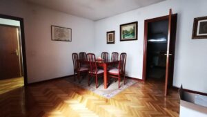 Po rokoch sťahovania si vybrali tmavý byt, ktorý si odžil svoje. Pozrite, aký perfektný domov je z neho dnes!