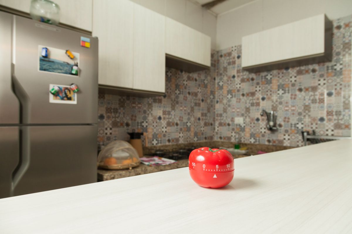 Striedanie intervalov intenzívnej práce a odpočinku vám pomôže nevyhorieť a úlohu dokončiť.