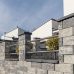 Múr z tvárnic Mur Mac sivo-grafitová.