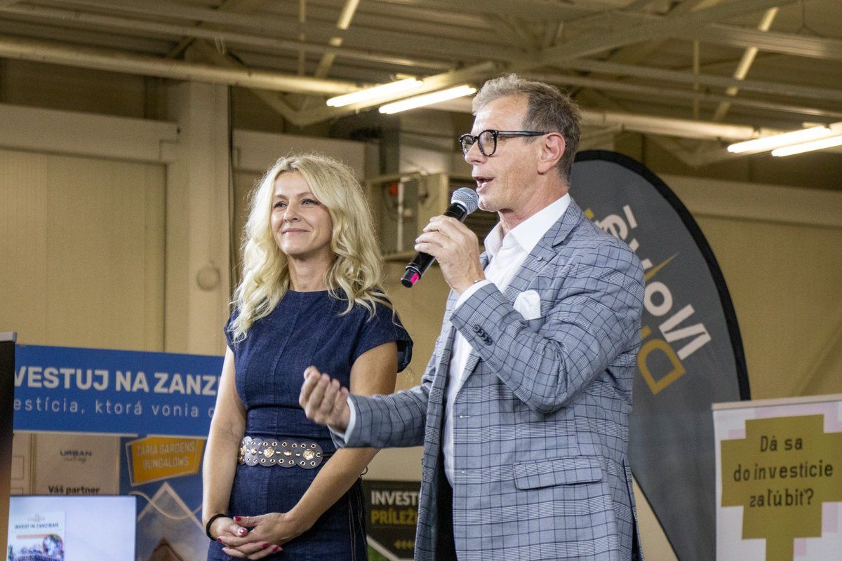 Moderátori na Veľtrhu nehnuteľností.