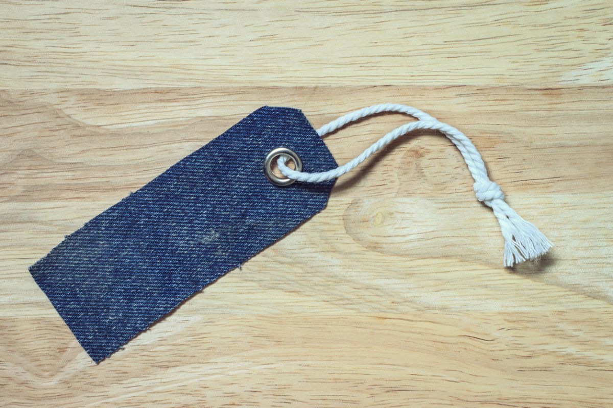 Visačka alebo záložka do knihy z denimu.