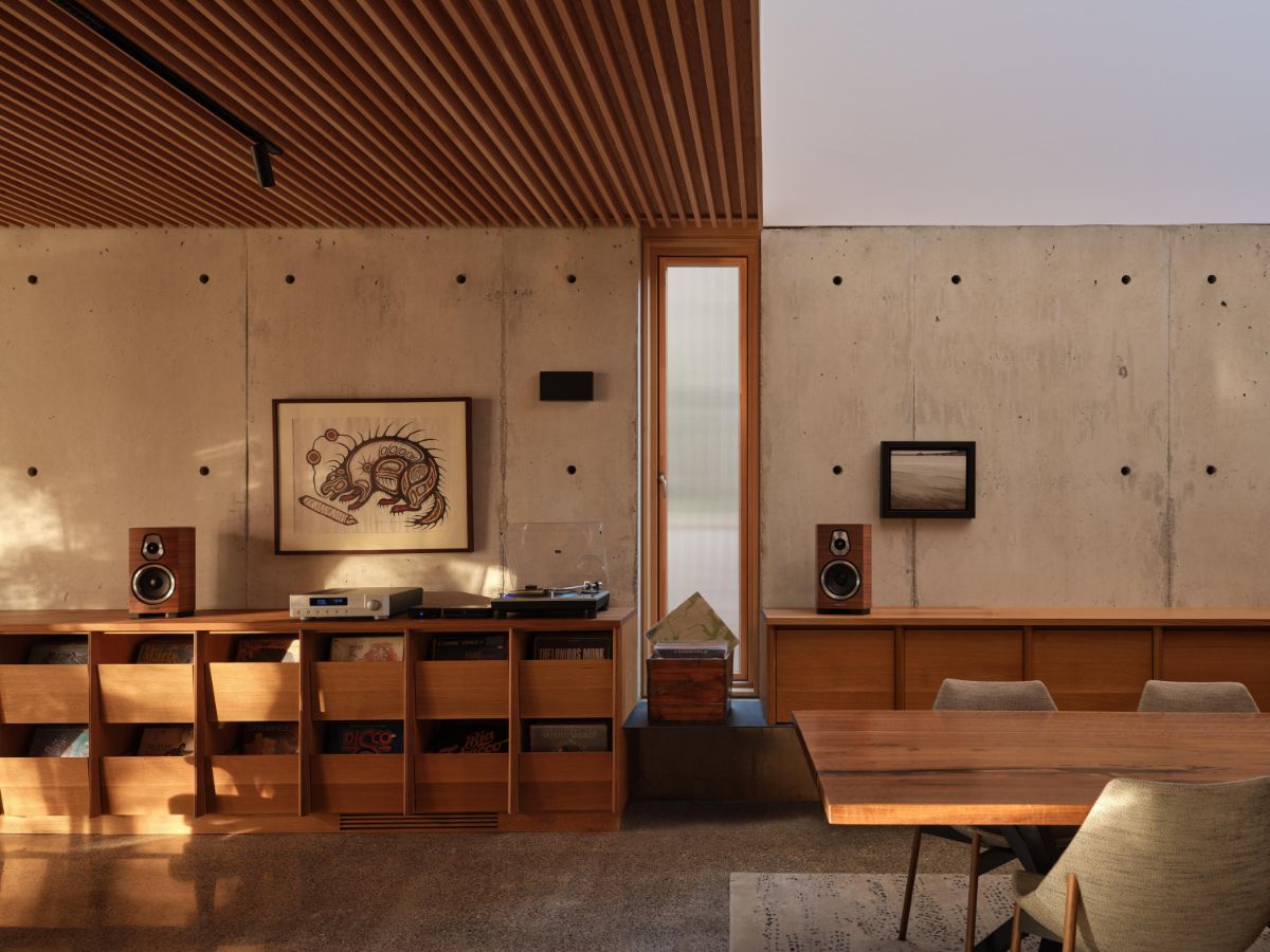 Materiály vyberali architekti zámerne jednoducho. Dôležitá bola ich odolnosť, možnosť opravy a dlhá životnosť, nie krátkodobý efekt.
