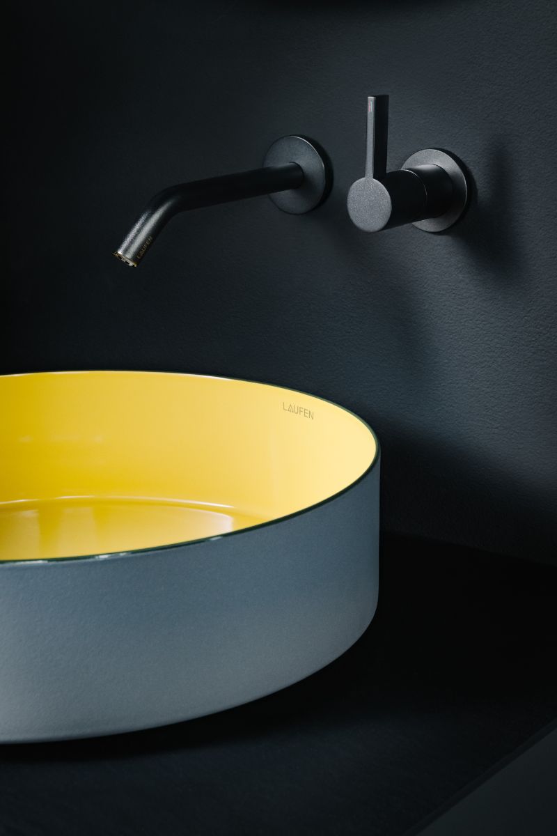 Detail na umývadlo LAUFEN VITREON Steel Tricolo.
