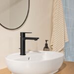 Vodovodná batéria GROHE Lineare vo farbe Matte Black.