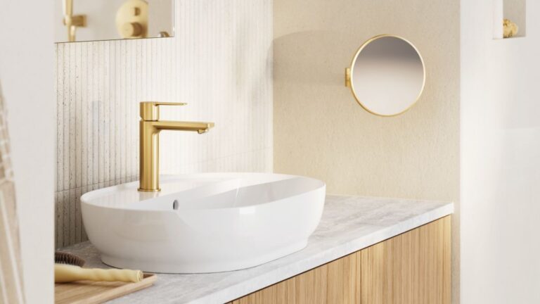 Vodovodná batéria GROHE Lineare vo farbe Brushed Cool Sunrise.