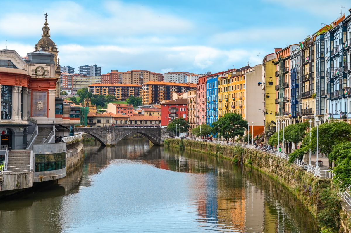Bilbao obsadilo bronzovú priečku aj vďaka tomu, že pôsobí autenticky a zároveň moderne – je dostatočne živé a pestré, no nezahlcuje návštevníka typický ruchom veľkomesta.