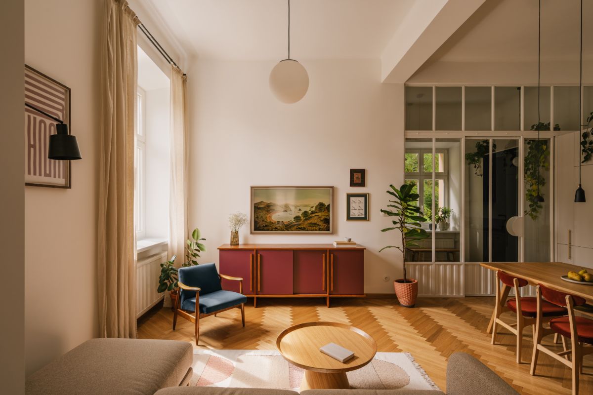 Najdôležitejším rozhodnutím architektov bolo zlúčenie dvoch miestností a vytvorenie svetlej a priestrannej dennej miestnosti.